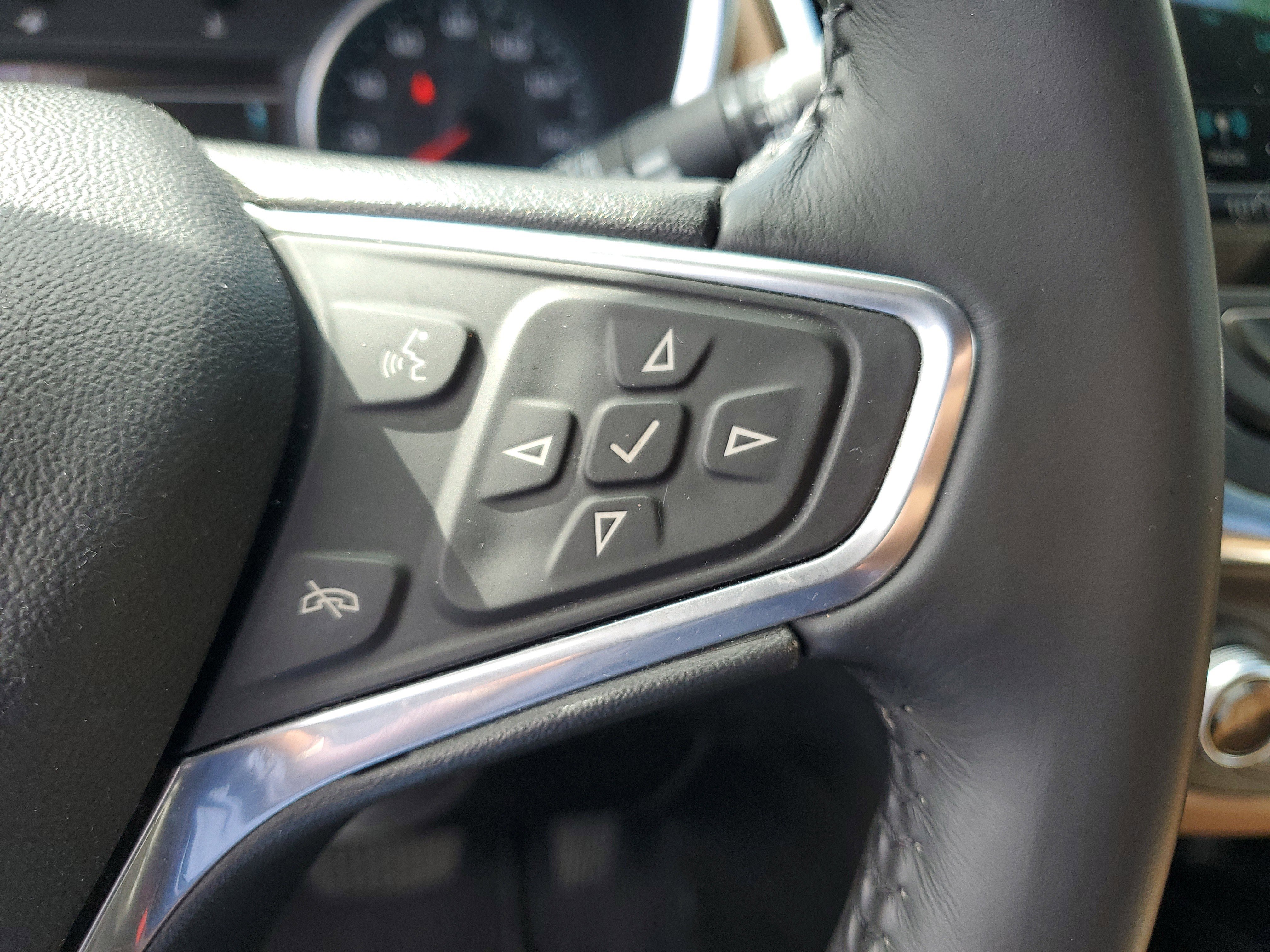 Used 2018 Chevrolet Equinox Premier FWD image 21