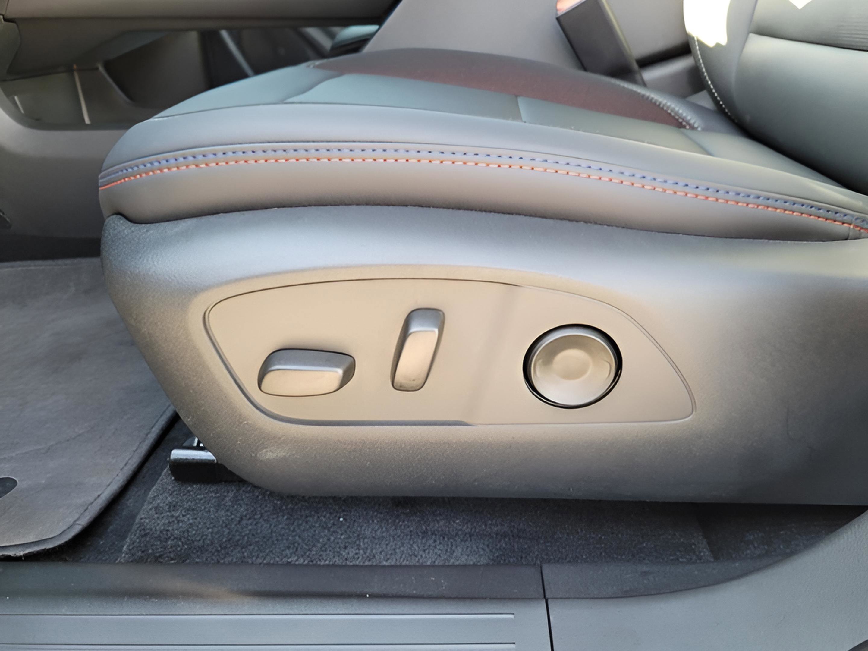 New 2026 Chevrolet Equinox EV RS image 8