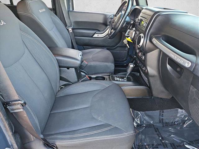 Used 2017 Jeep Wrangler Unlimited Sahara w/ Connectivity Group image 23