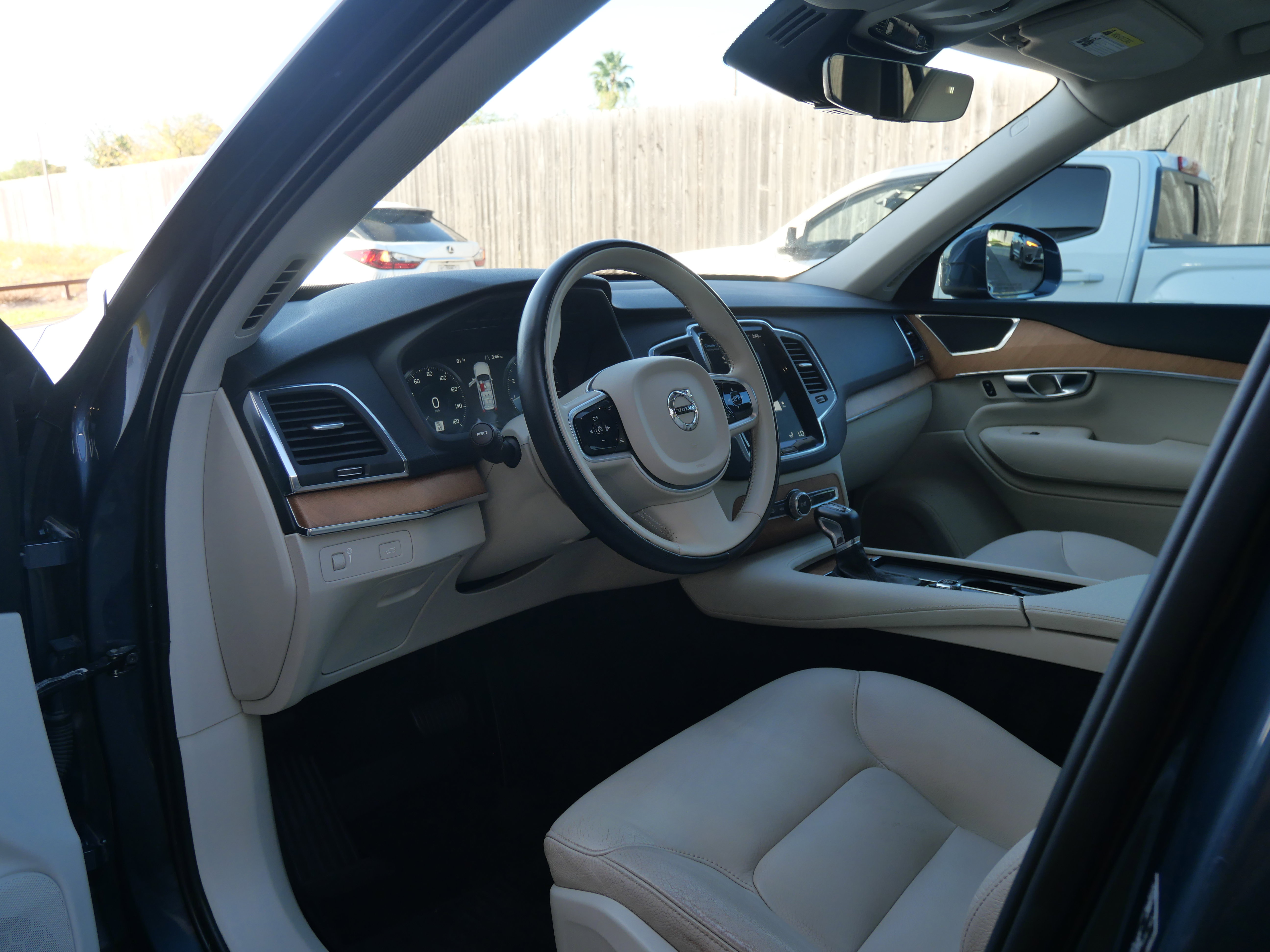 Used 2021 Volvo XC90 T6 Momentum image 20