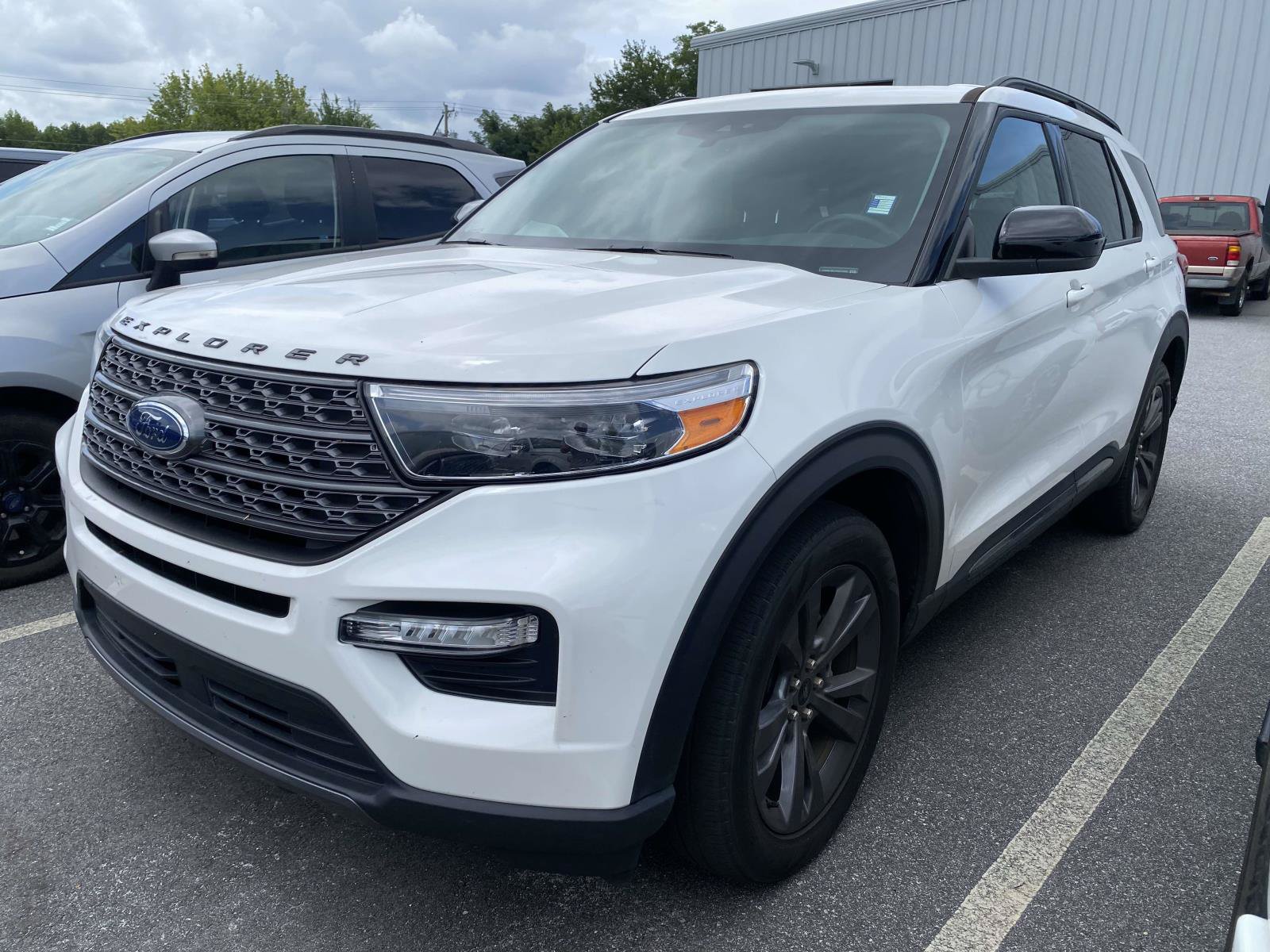 Used 2023 Ford Explorer XLT w/ Equipment Group 202A RWD video 3