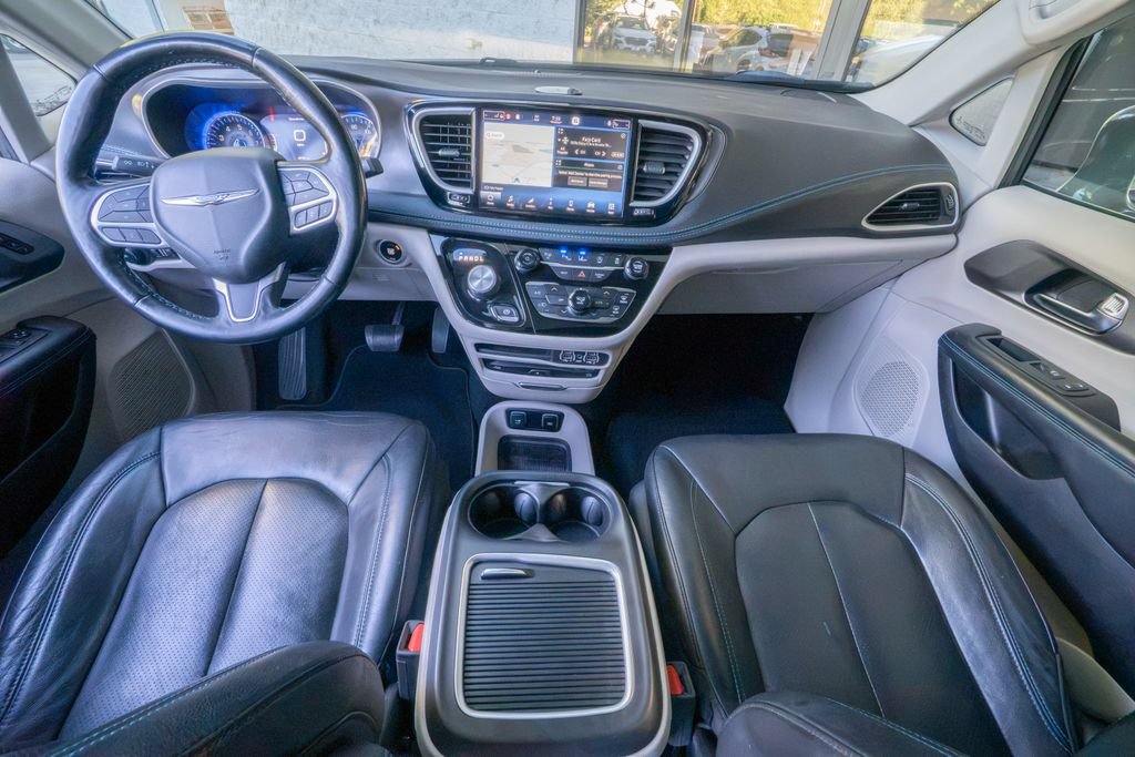 Used 2021 Chrysler Pacifica Touring-L w/ Uconnect Theater Family Group FWD image 20