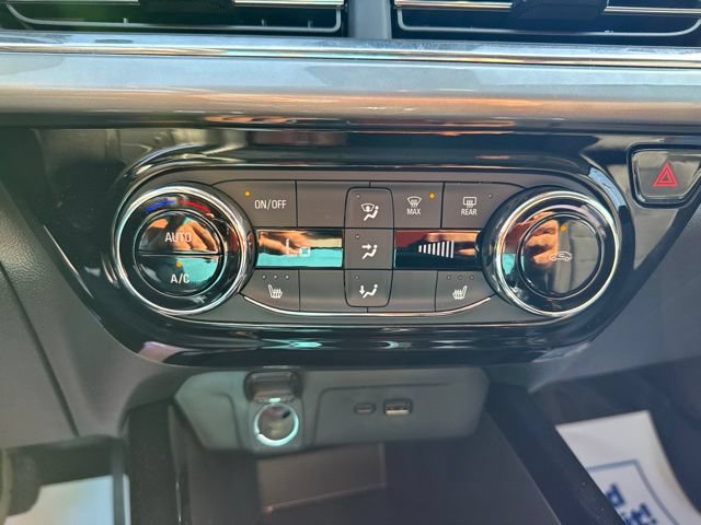 Used 2025 Chevrolet Trax LT w/ LT Convenience Package FWD image 17