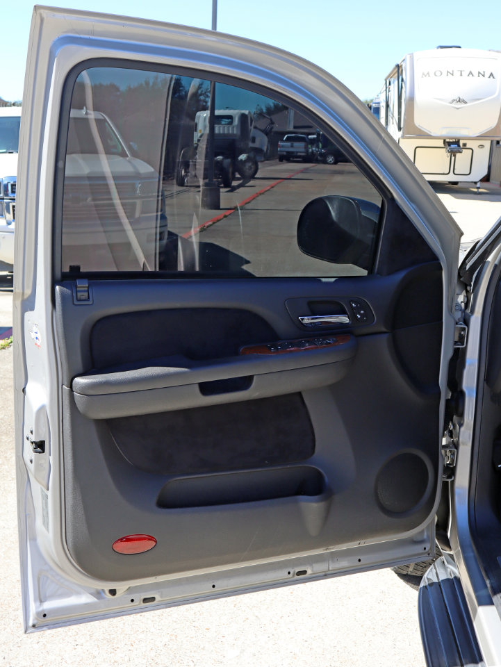 Used 2008 Chevrolet Tahoe LTZ w/ LTZ Preferred Equipment Group image 10