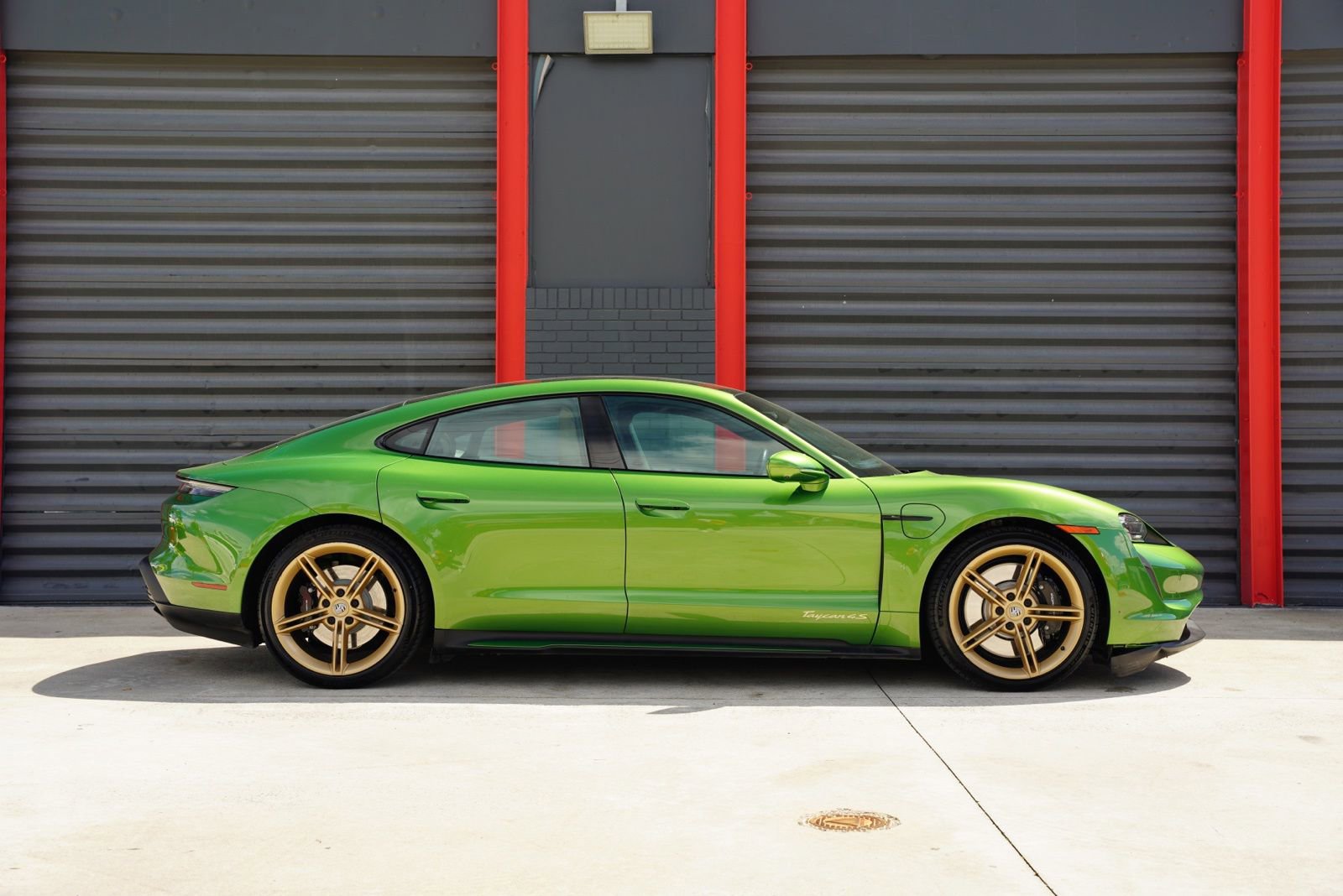 Used 2022 Porsche Taycan 4S image 2