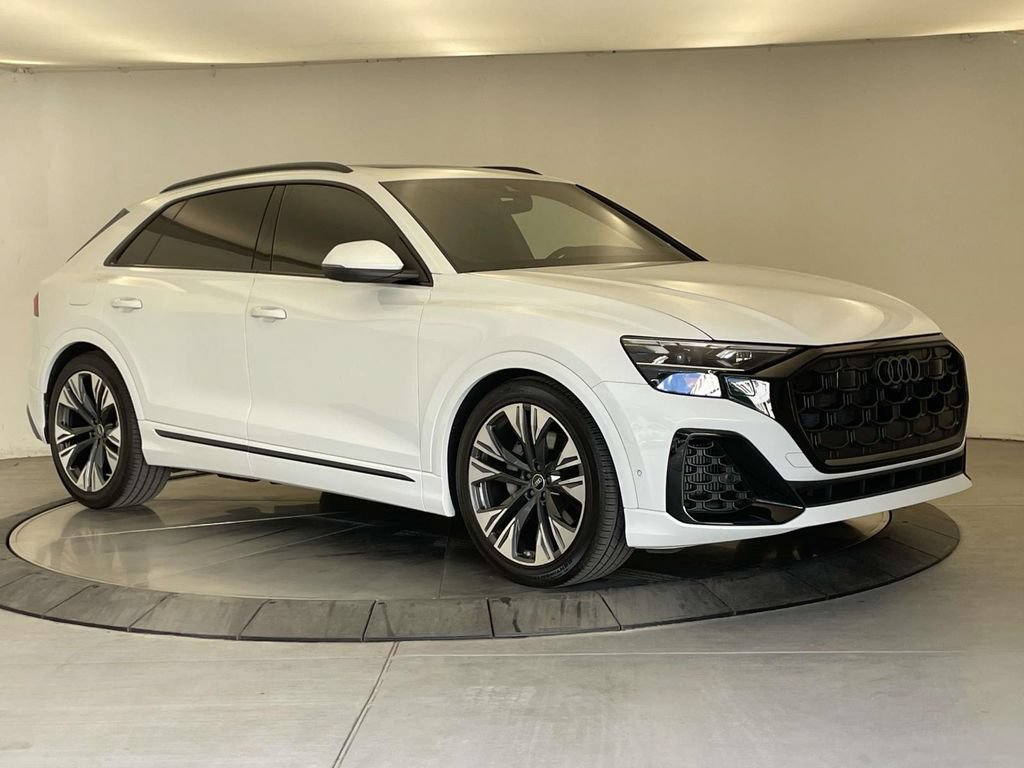 Certified 2025 Audi Q8 Prestige AWD/4WD image 9