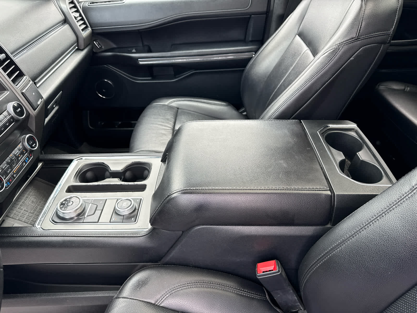 Used 2020 Ford Expedition XLT w/ Equipment Group 202A AWD/4WD image 21