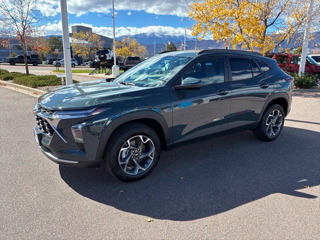 New 2026 Chevrolet Trax LT w/ LT Convenience Package FWD image 3