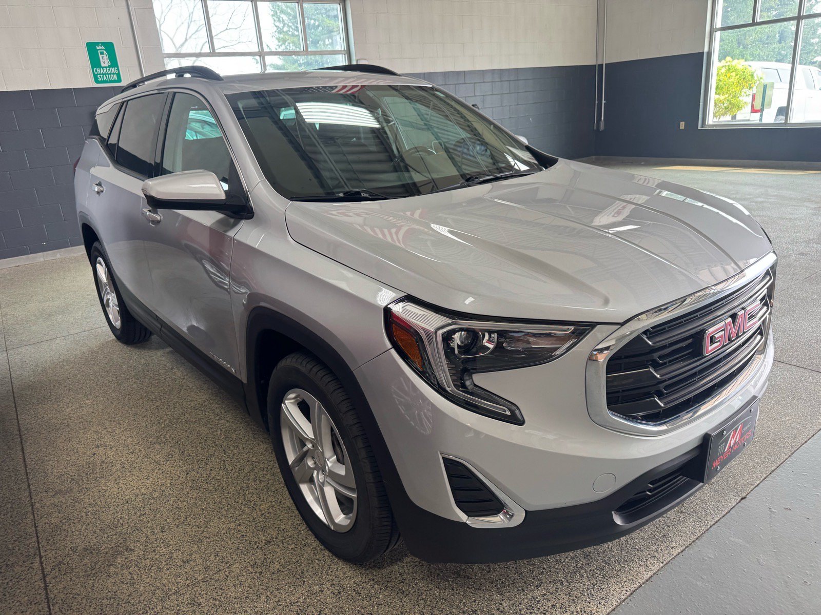 Used 2018 GMC Terrain SLE w/ Driver Convenience Package AWD/4WD image 3