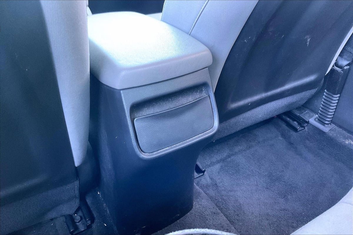 Used 2017 Hyundai Elantra SE FWD image 32