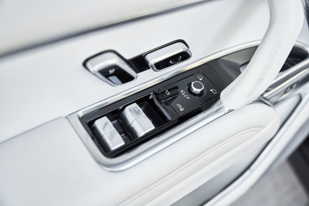 Used 2024 Land Rover Range Rover SV image 34