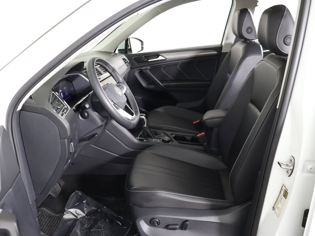 Certified 2024 Volkswagen Tiguan SE AWD/4WD image 30
