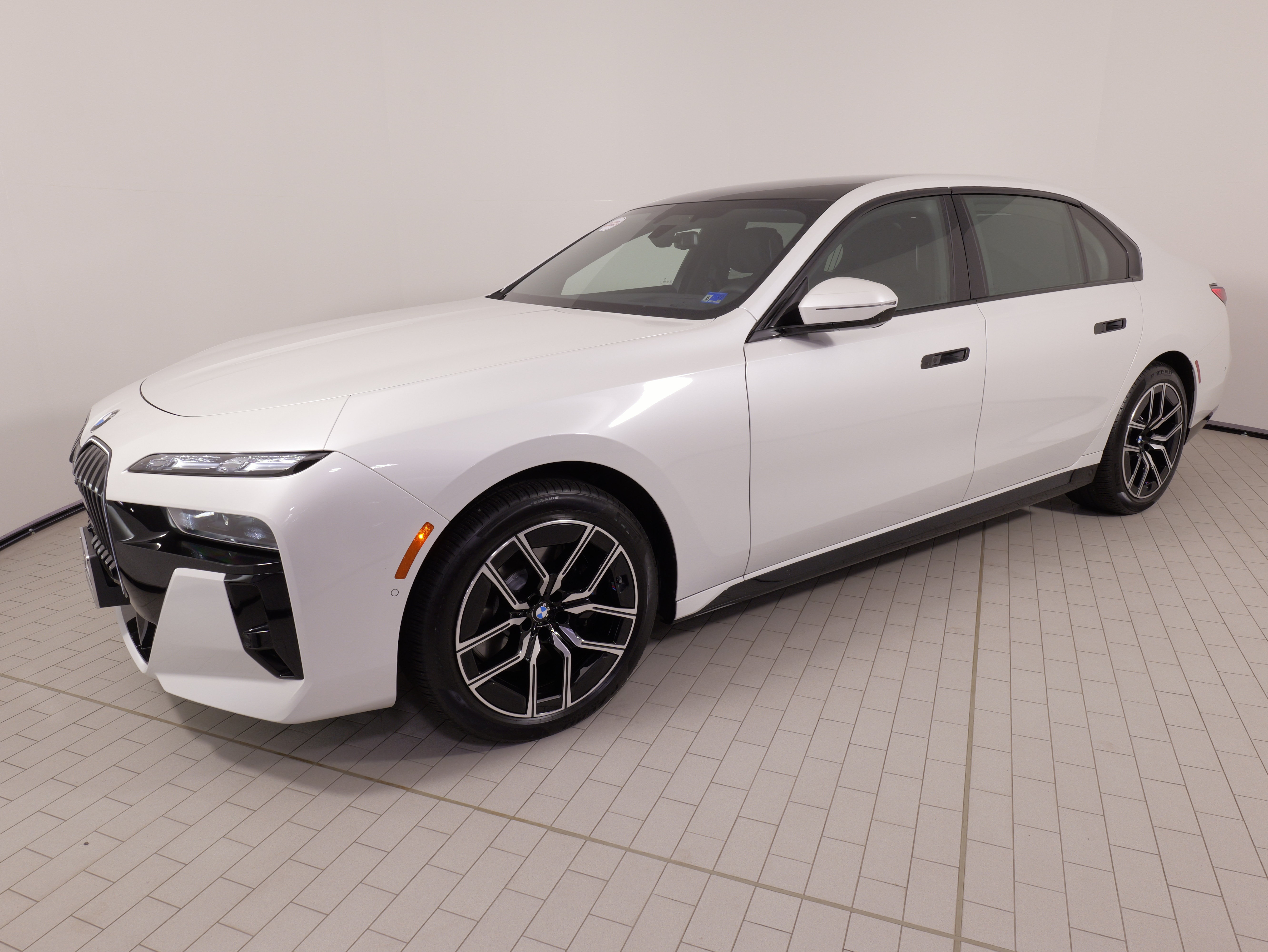 Used 2025 BMW 740i xDrive w/ Executive Package AWD/4WD image 3
