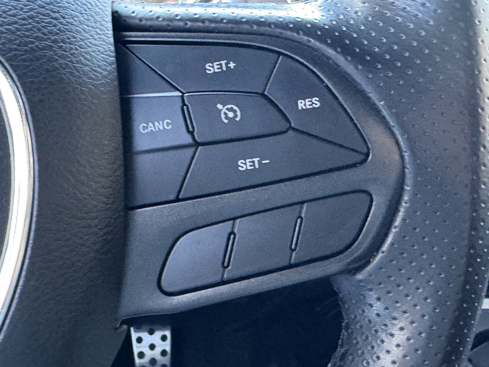 Used 2022 Dodge Challenger R/T w/ Driver Convenience Group RWD image 22