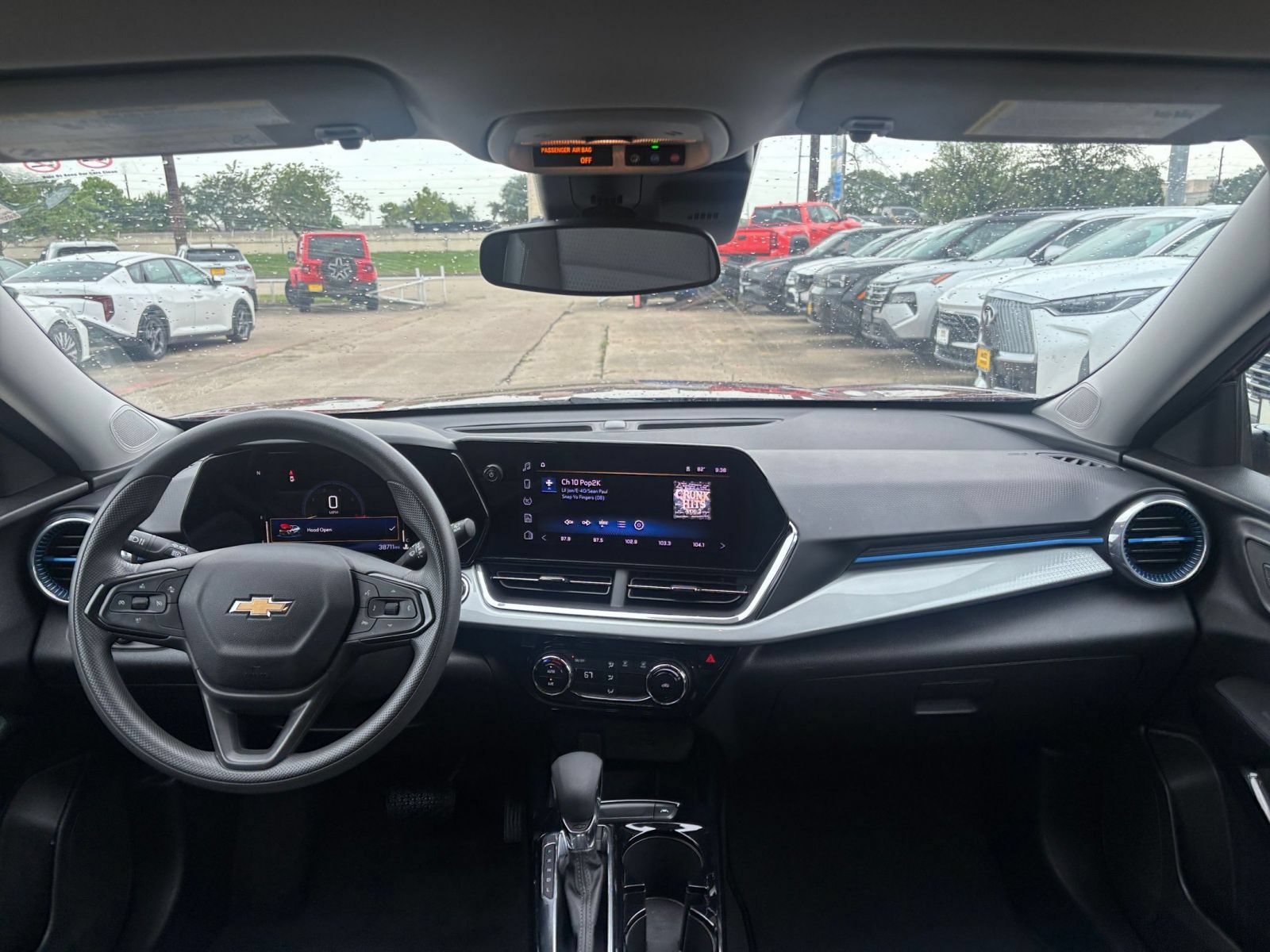 Used 2025 Chevrolet Trax LT FWD image 32