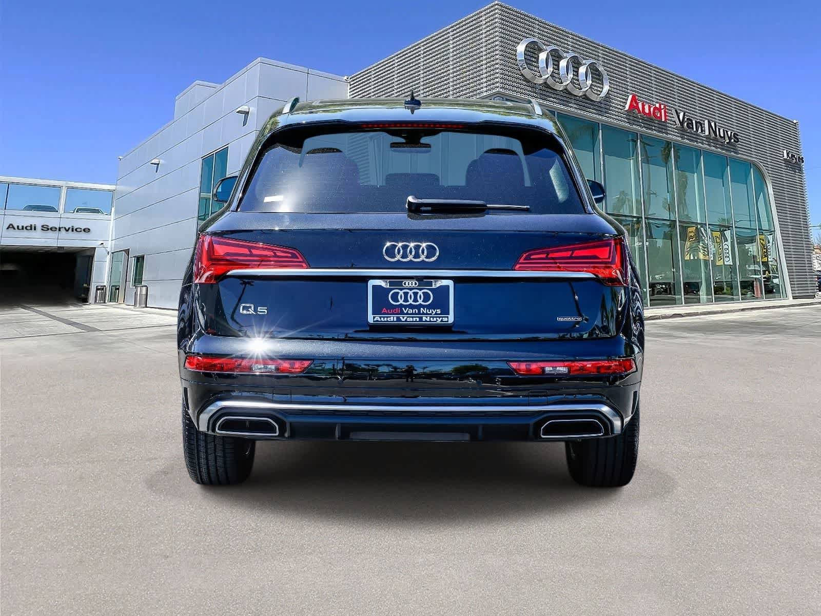 Used 2023 Audi Q5 2.0T Premium w/ Convenience Package AWD/4WD image 3