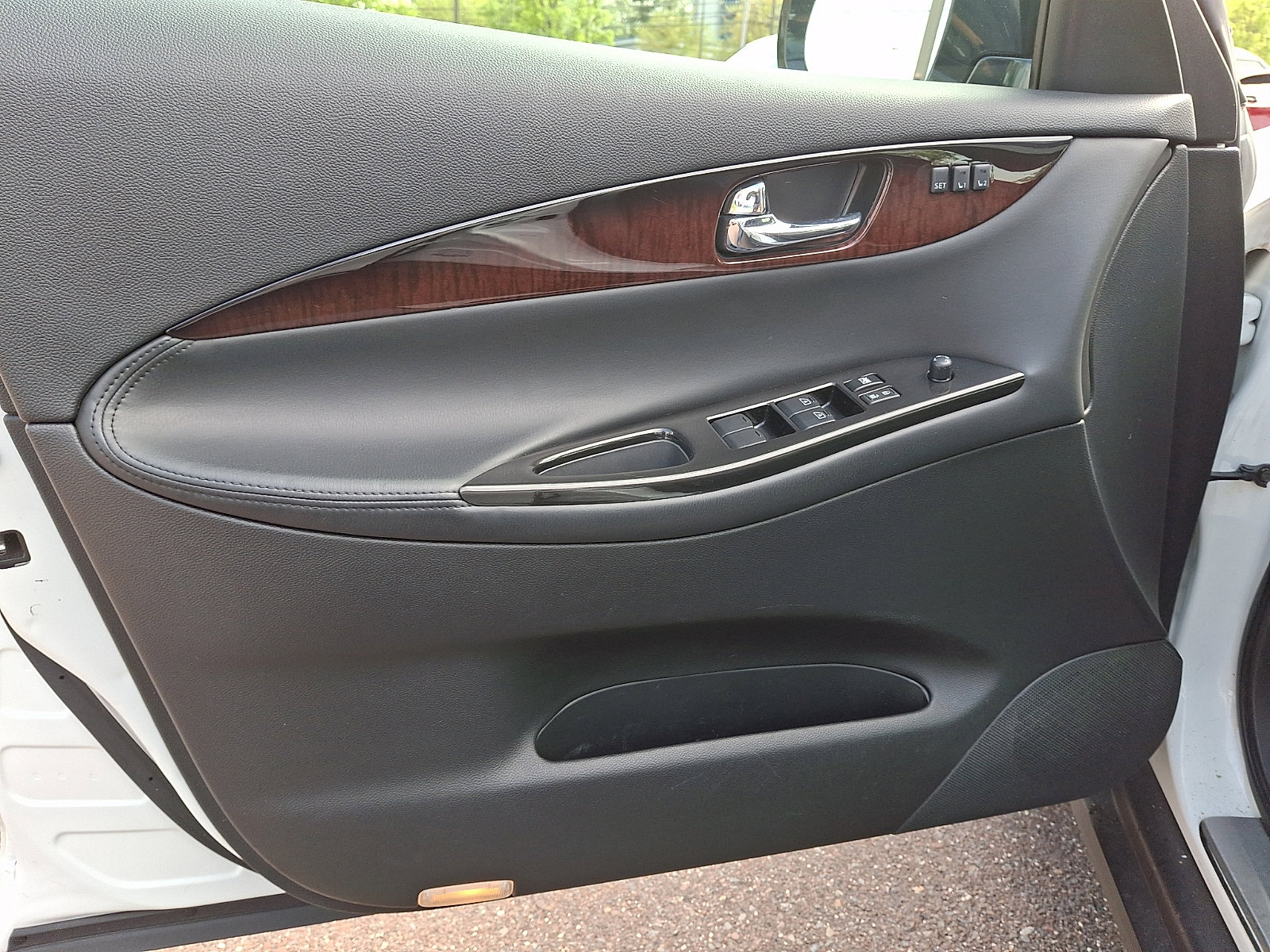 Used 2016 INFINITI QX50 AWD w/ Deluxe Touring Package image 12