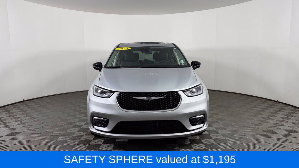 Used 2024 Chrysler Pacifica Limited AWD/4WD image 2