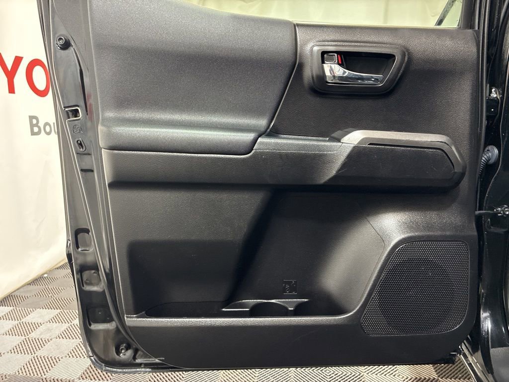 Used 2021 Toyota Tacoma TRD Sport w/ Technology Package image 18