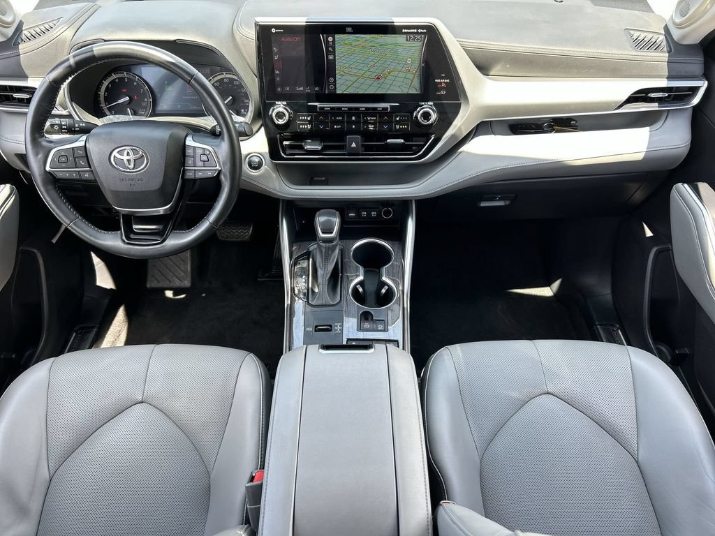 Used 2021 Toyota Highlander Platinum FWD image 21