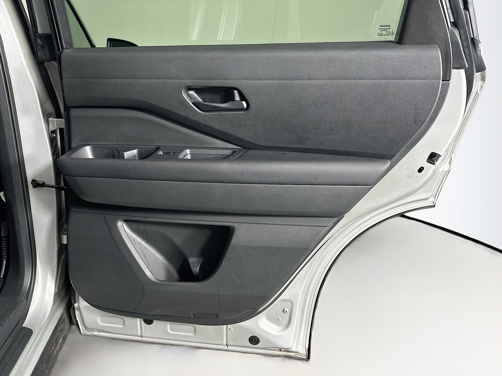 Used 2025 Nissan Pathfinder SV image 32