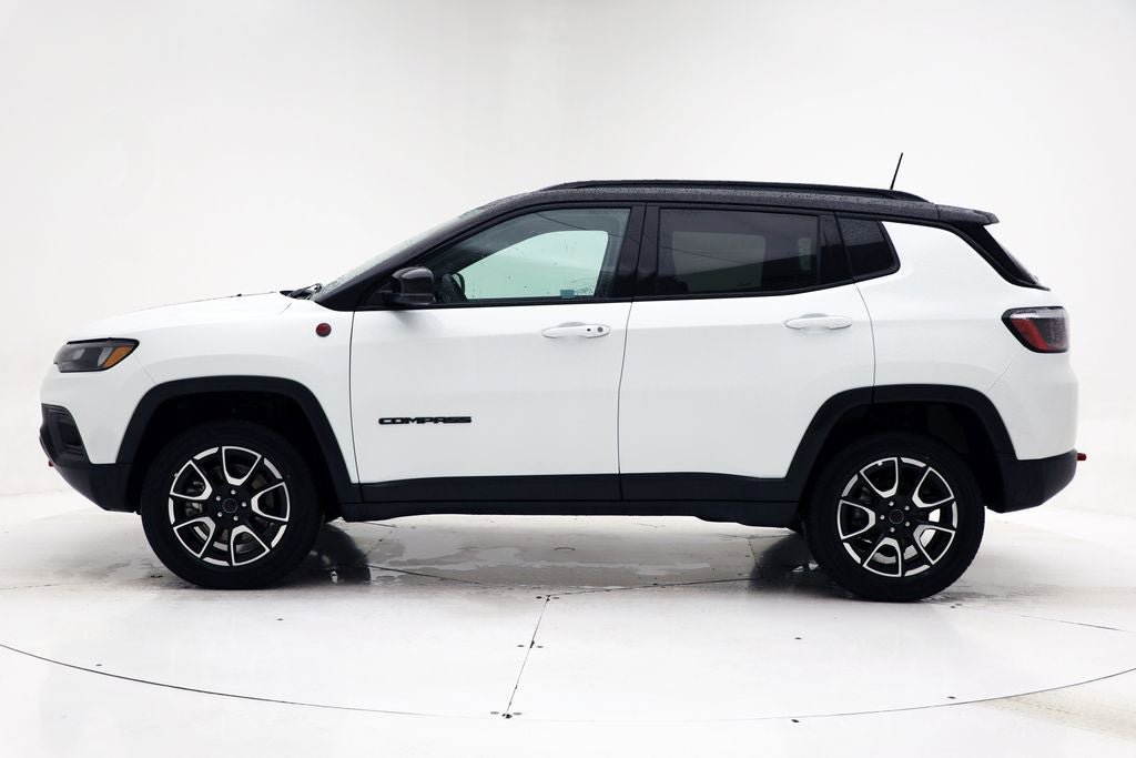 Used 2025 Jeep Compass Trailhawk AWD/4WD image 5