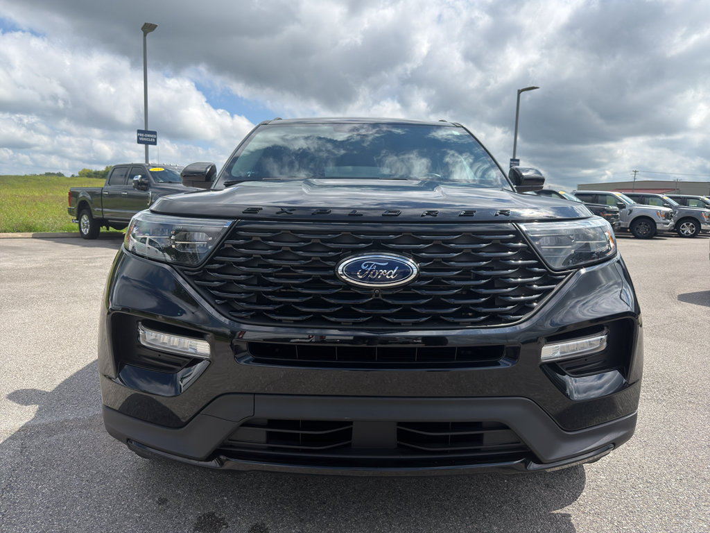 Certified 2022 Ford Explorer ST-Line AWD/4WD image 2