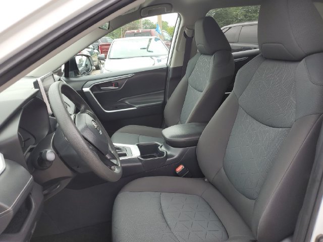 Used 2025 Toyota RAV4 XLE AWD/4WD image 5