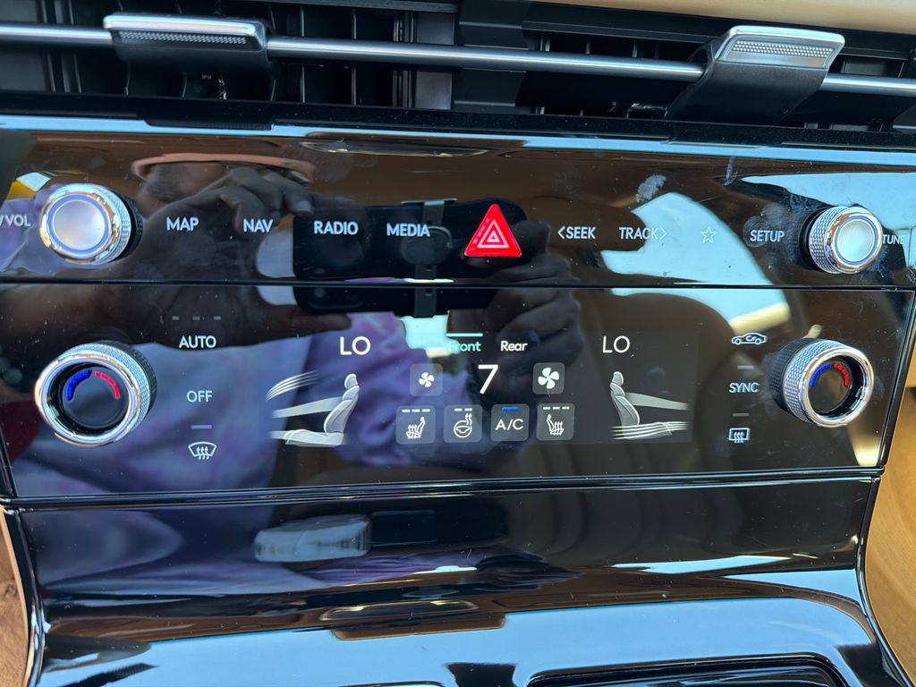 Used 2025 Genesis G80 2.5T AWD/4WD image 32