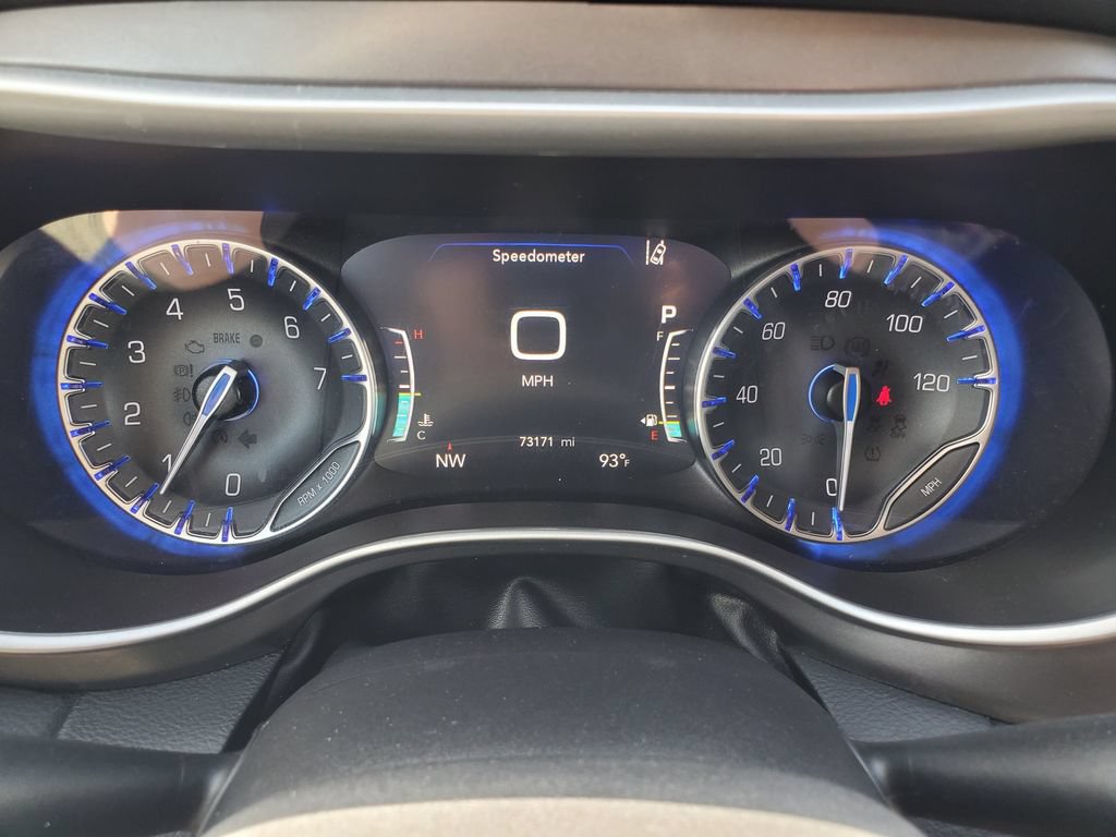 Used 2023 Chrysler Pacifica Touring-L FWD image 12