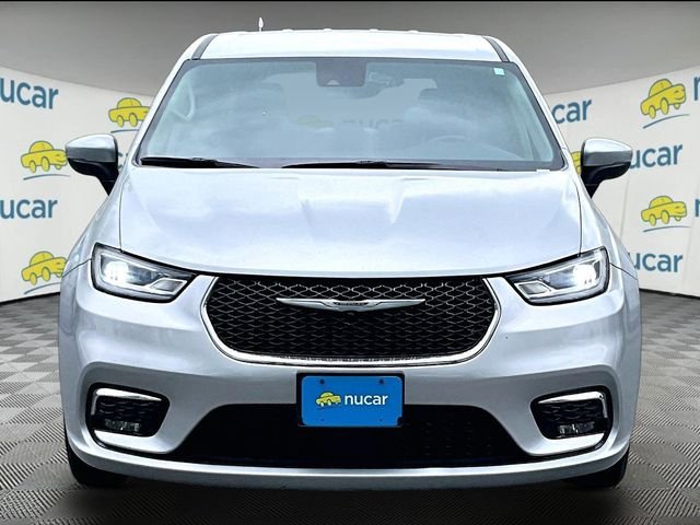 Used 2023 Chrysler Pacifica Touring-L FWD image 3