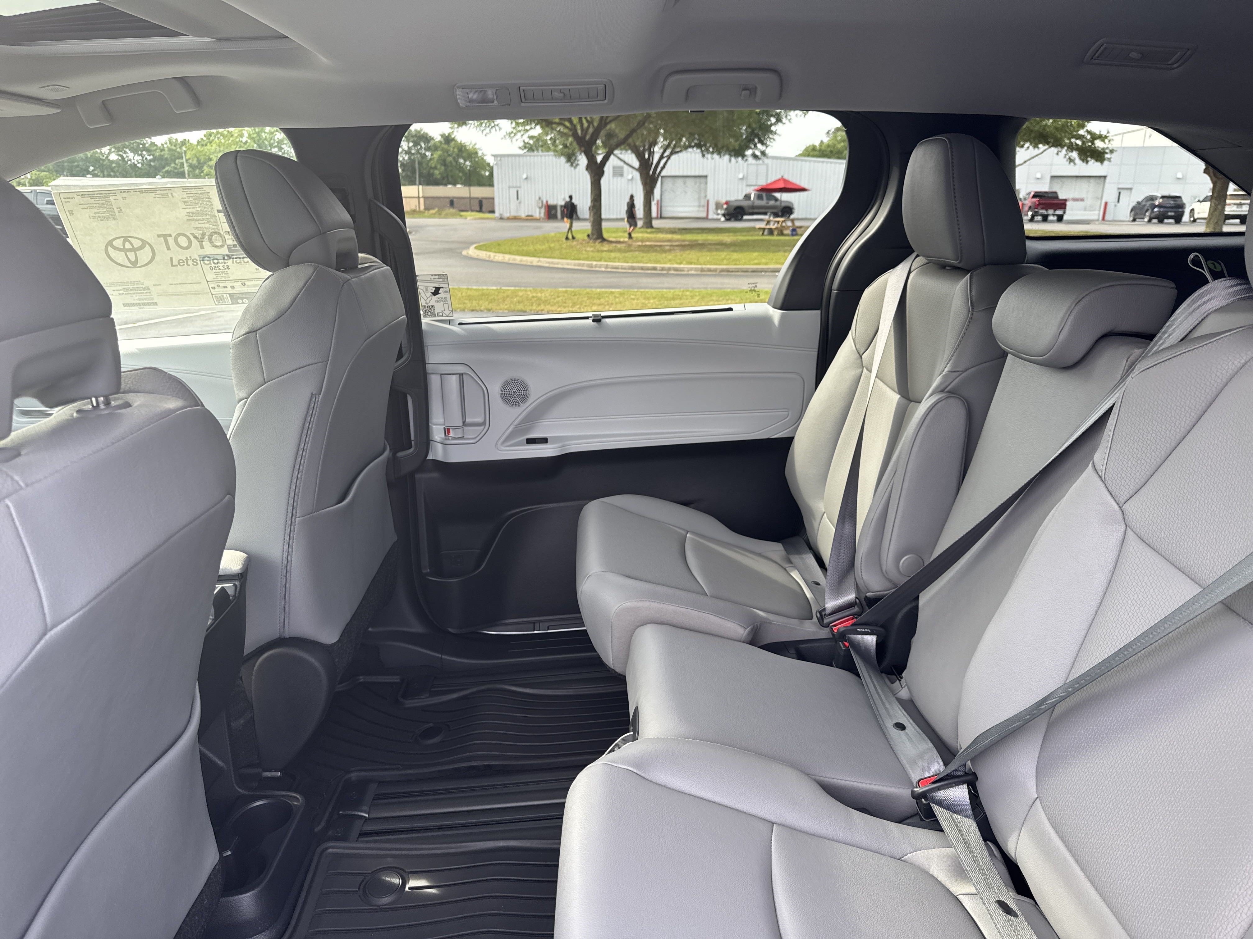 New 2025 Toyota Sienna XLE FWD image 25
