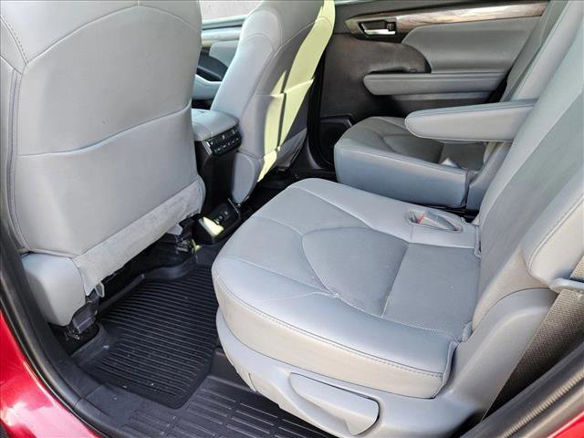 Used 2020 Toyota Highlander Platinum FWD image 19