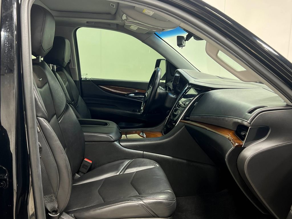 Used 2018 Cadillac Escalade Premium Luxury w/ LPO, Radiant Package AWD/4WD image 39