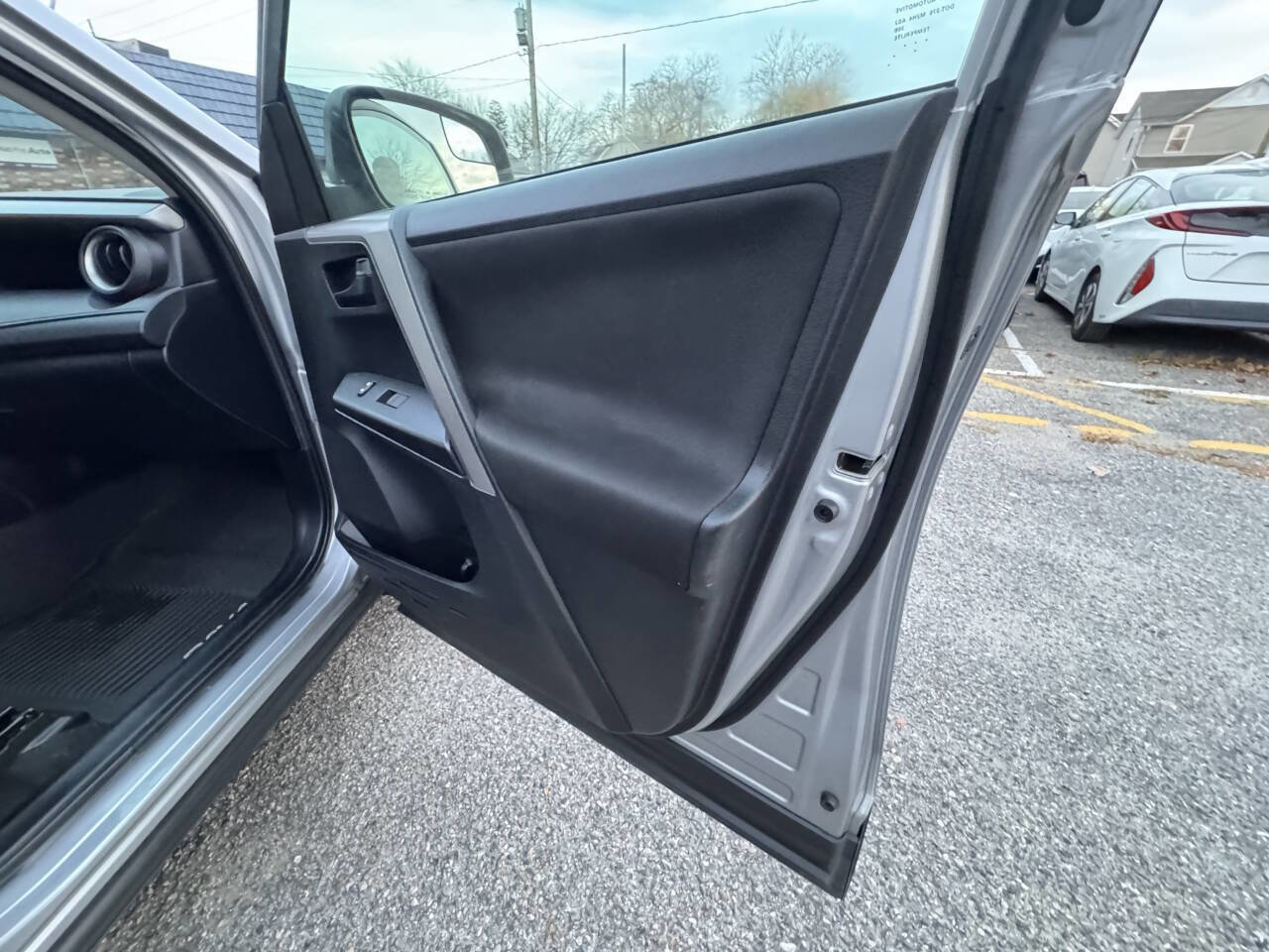 Used 2018 Toyota RAV4 LE w/ All Weather Liner Package image 59