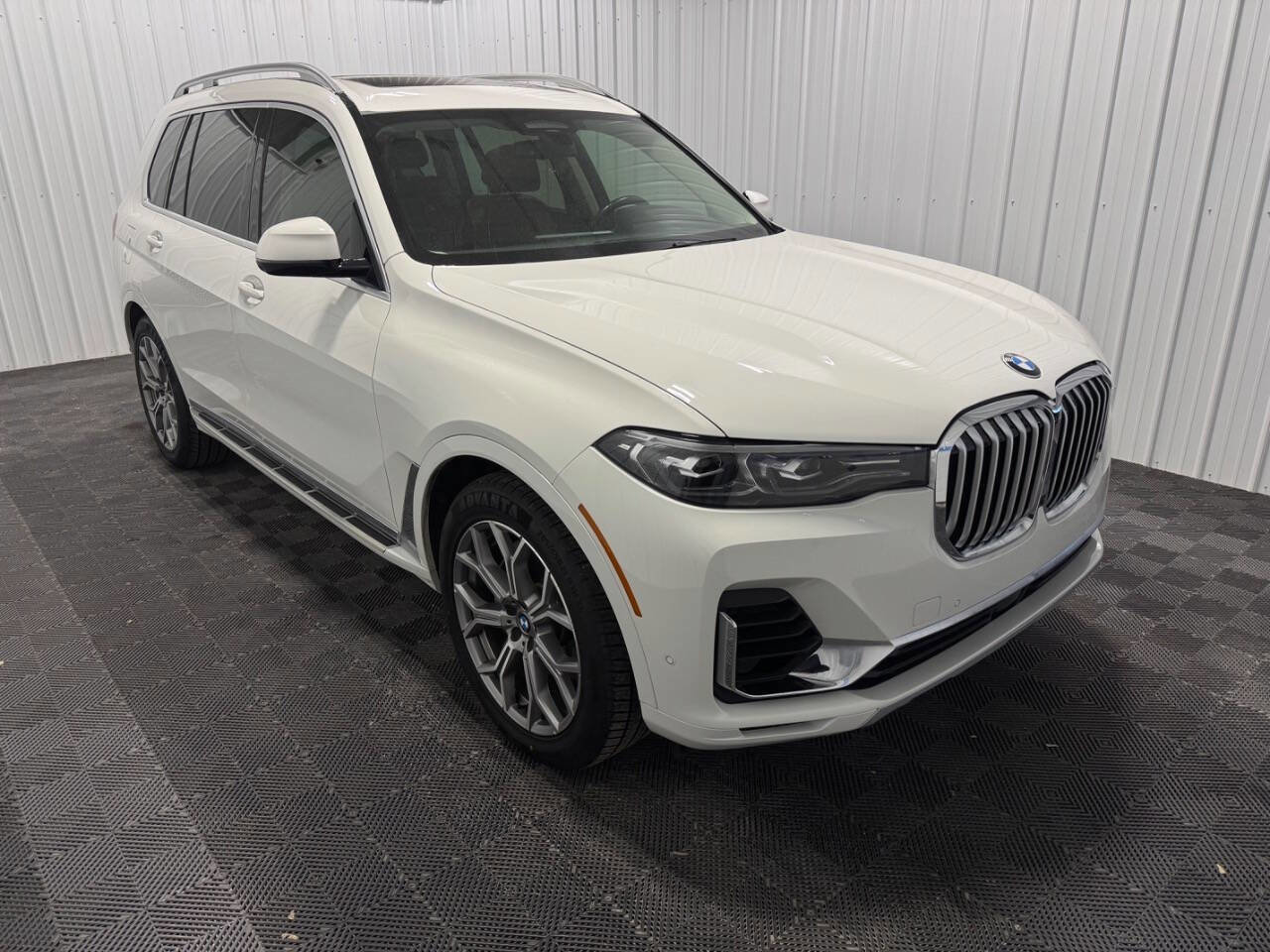 Used 2021 BMW X7 xDrive40i w/ Premium Package image 2