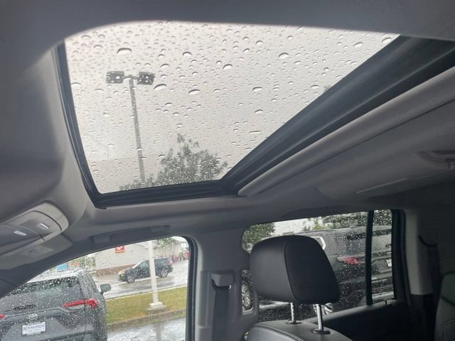 Used 2019 Chevrolet Suburban Premier AWD/4WD image 10