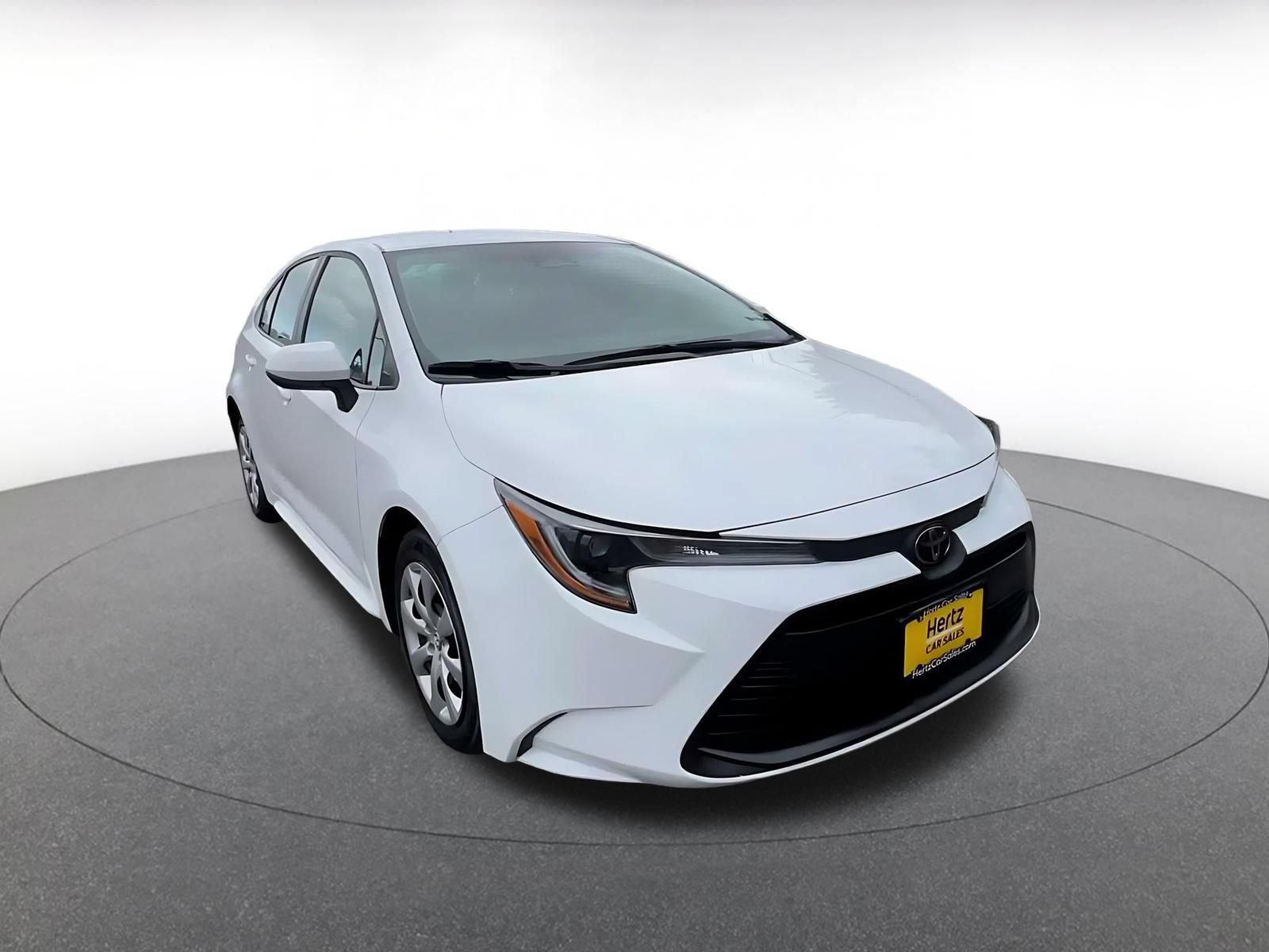 Used 2025 Toyota Corolla LE FWD image 3