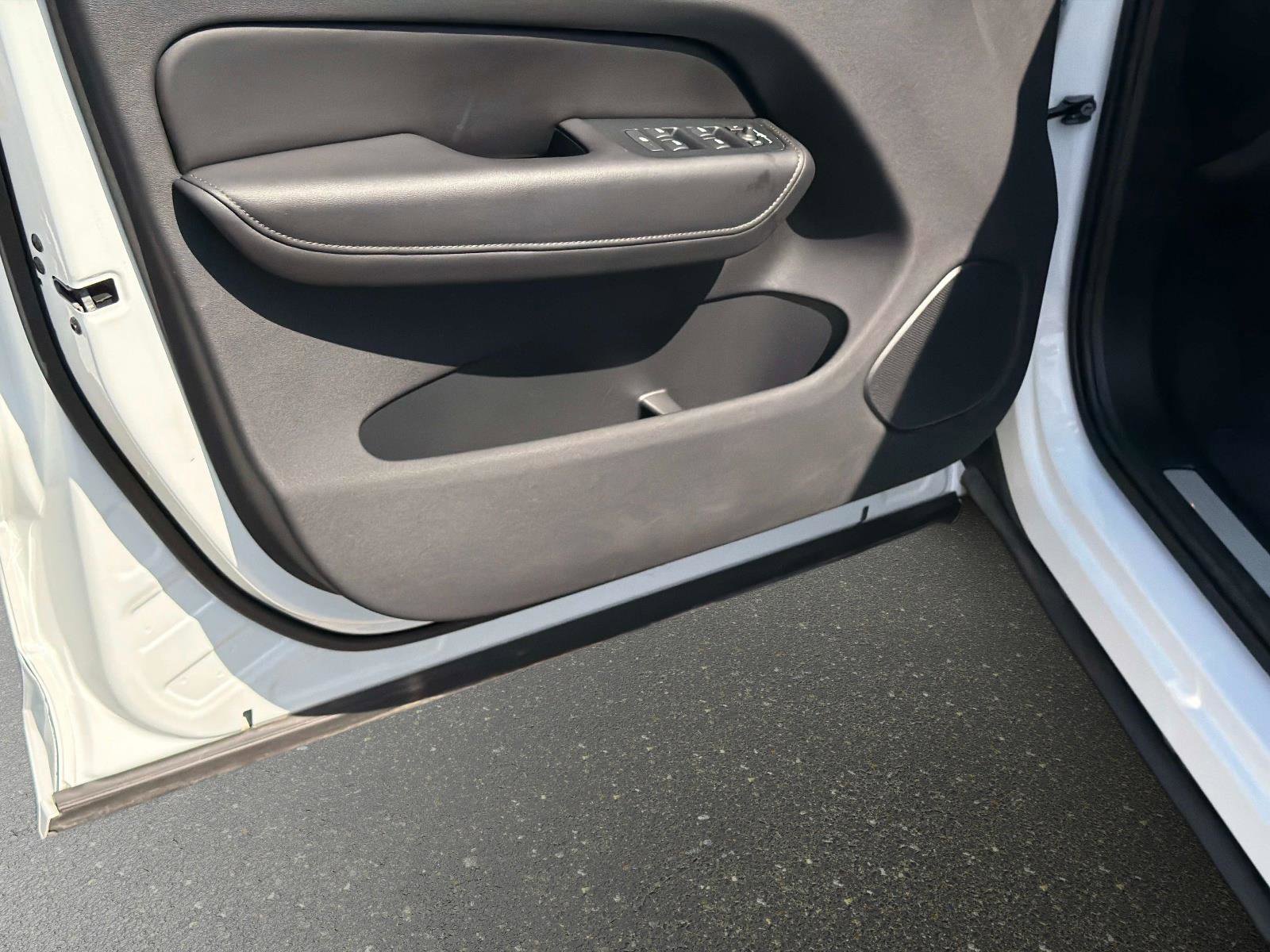 Certified 2025 Volvo XC60 B5 Core image 13