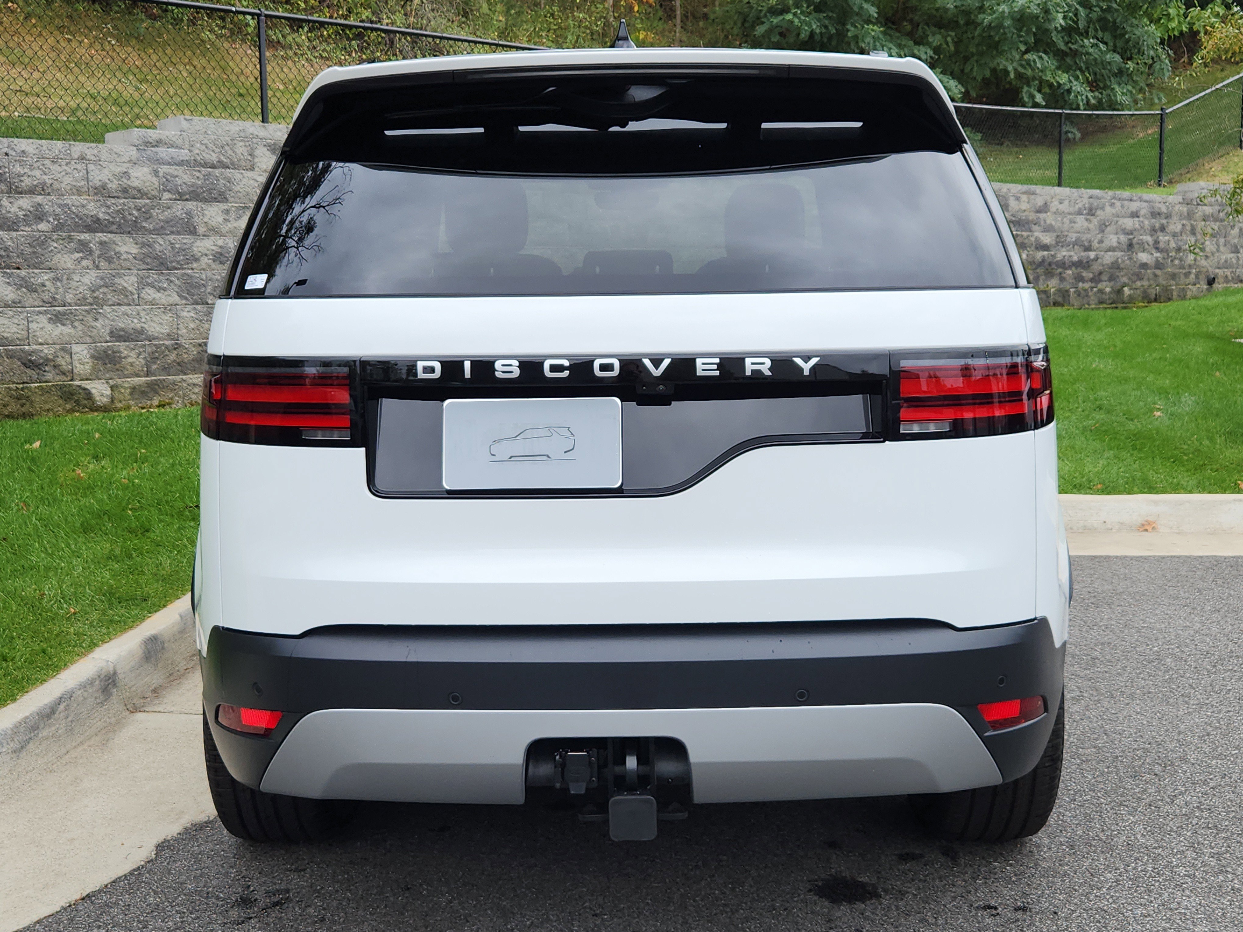 New 2025 Land Rover Discovery S image 7