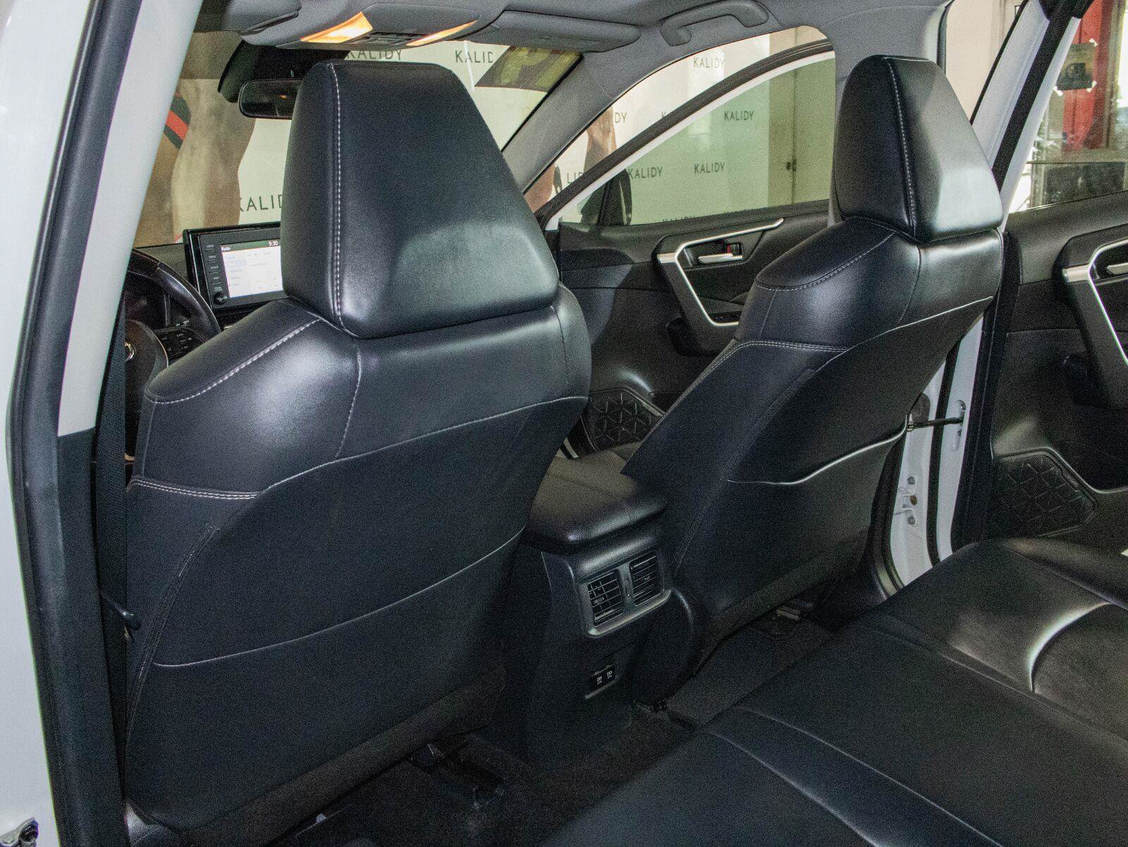 Used 2019 Toyota RAV4 XLE Premium FWD image 9