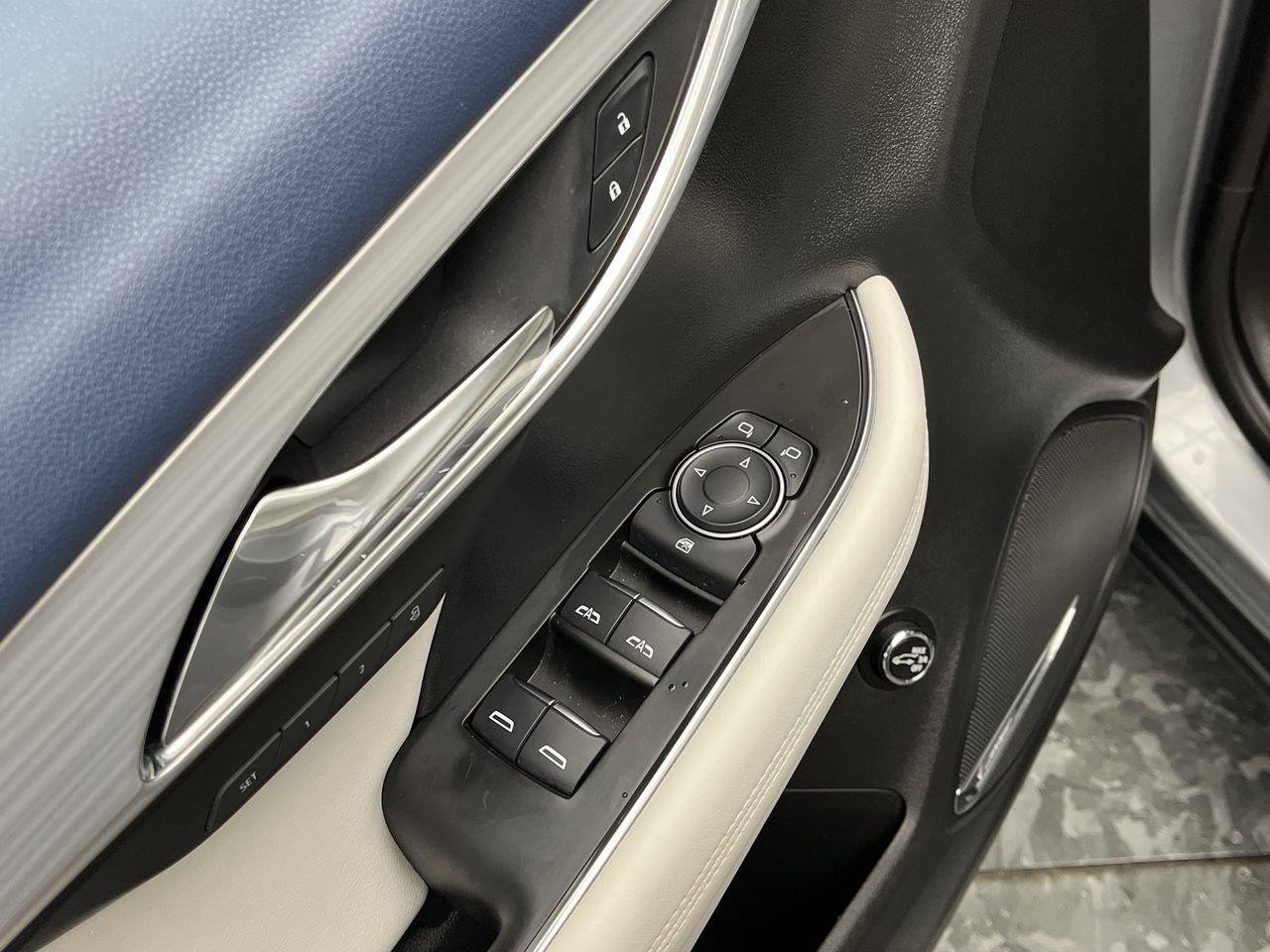 Certified 2025 Buick Envision Avenir AWD/4WD image 9