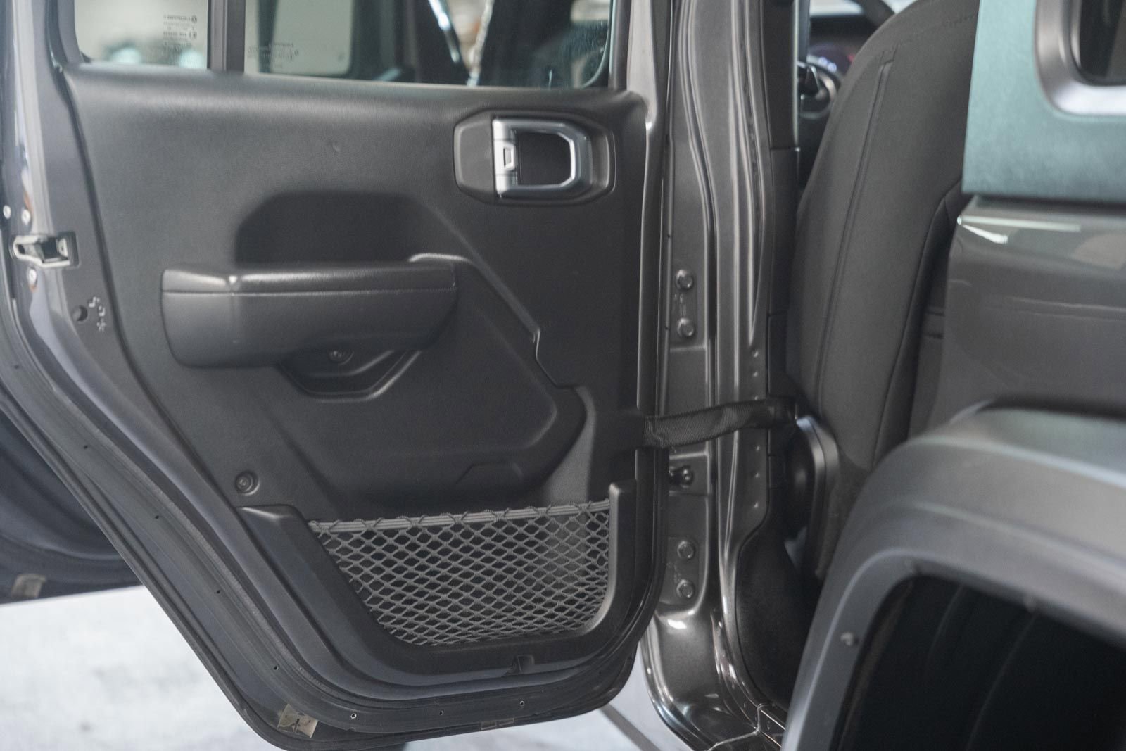 Used 2018 Jeep Wrangler Unlimited Sport S AWD/4WD image 39