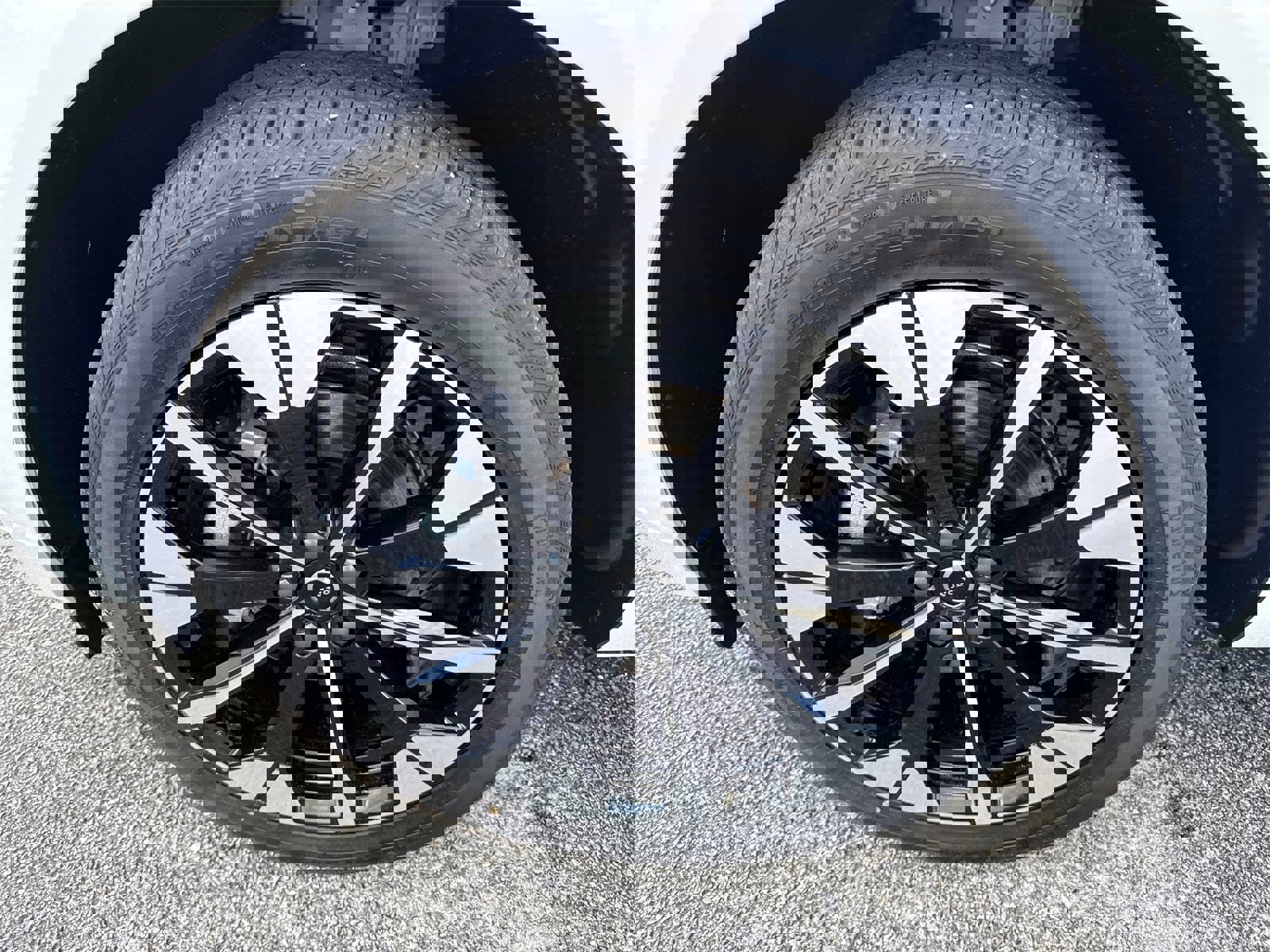 New 2026 Volvo XC60 B5 Plus w/ Protection Package Premier image 9