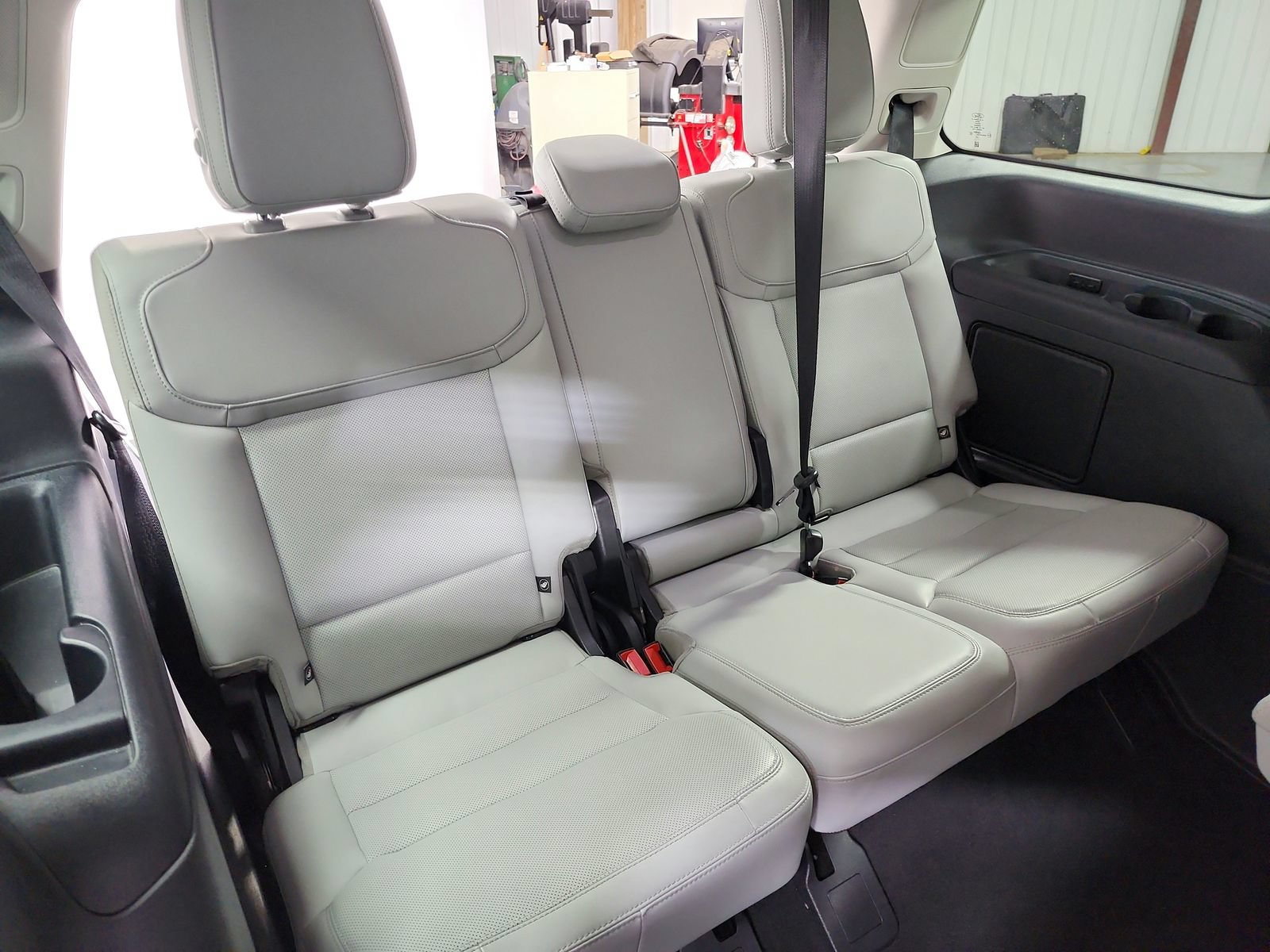 Used 2025 Ford Expedition Platinum w/ Driver's Package AWD/4WD image 54