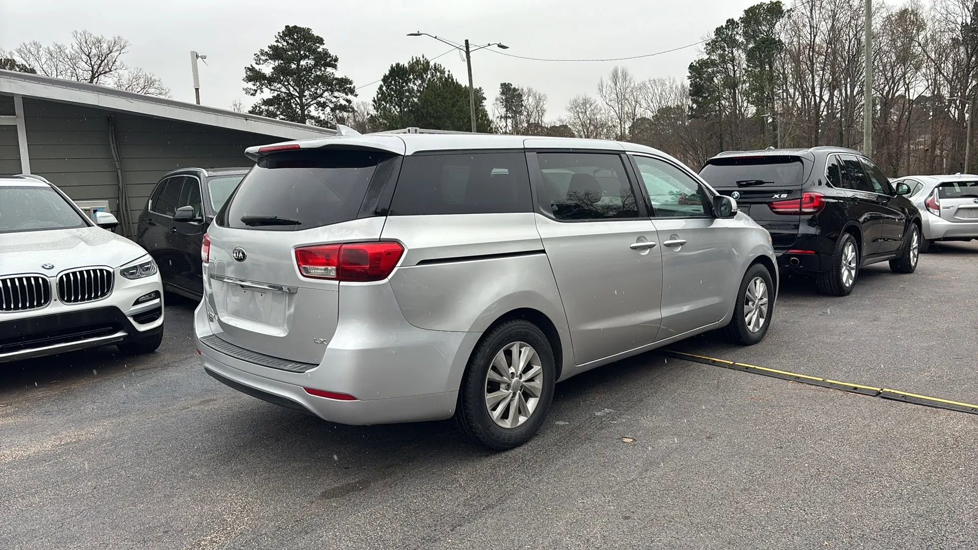 Used 2017 Kia Sedona LX image 5