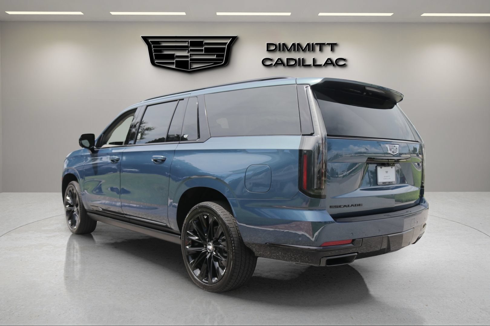 New 2026 Cadillac Escalade ESV Platinum Sport w/ LPO, ONYX Package AWD/4WD image 7