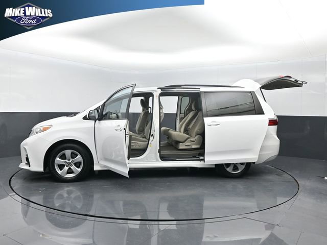Used 2020 Toyota Sienna LE image 28