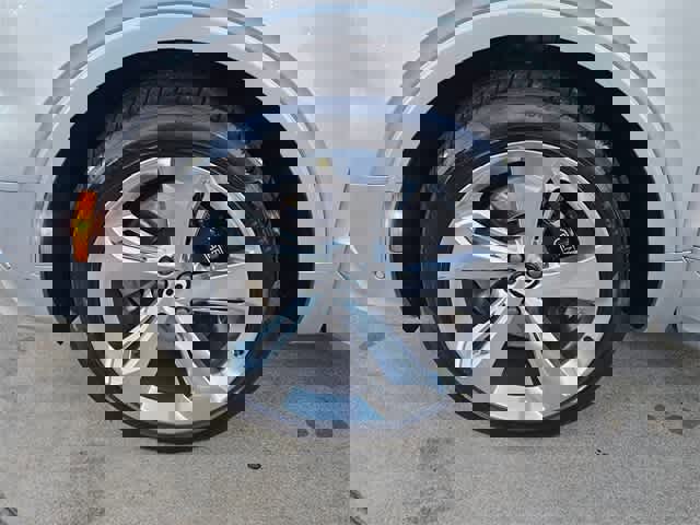 Used 2023 Bentley Bentayga Plug-In Hybrid image 11