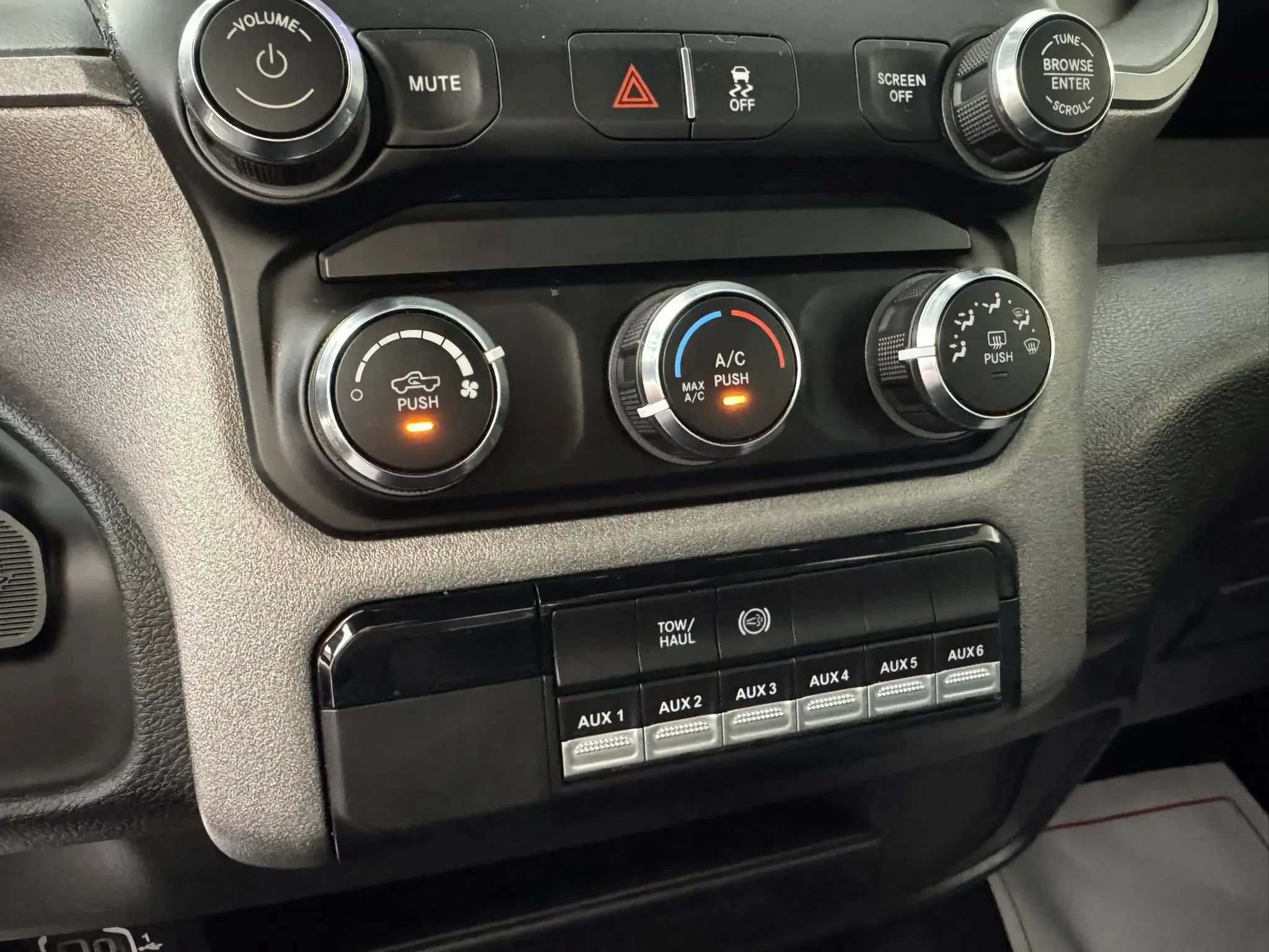 Used 2024 RAM 3500 Tradesman w/ Chrome Appearance Group AWD/4WD image 20